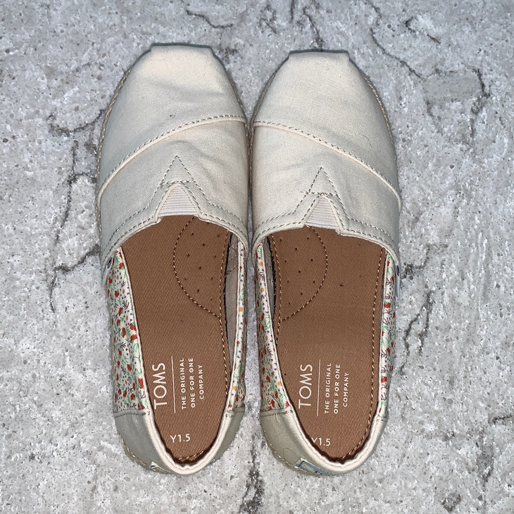 Tom’s girls shoes